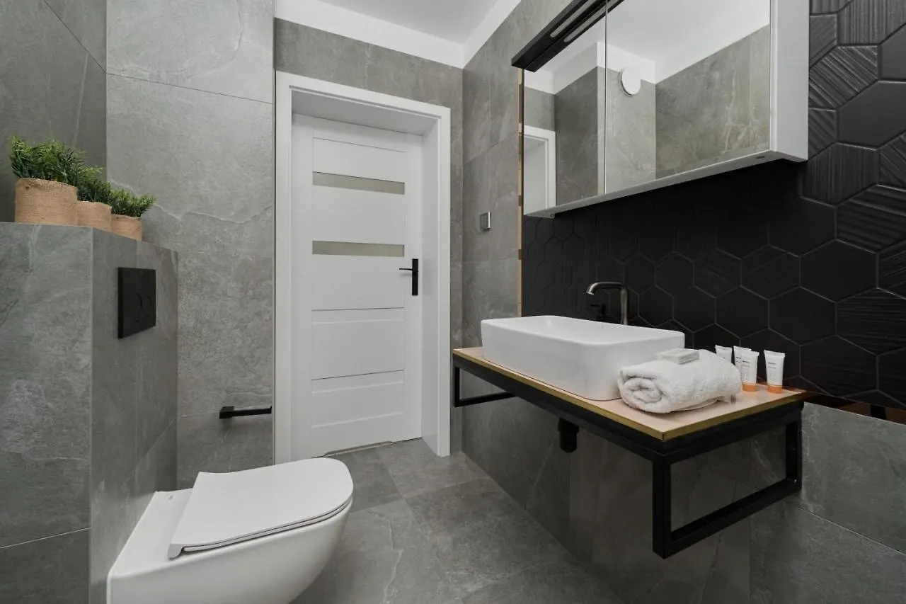Spacious Family Apartment With Free Garage By Noclegi Renters Wroclaw